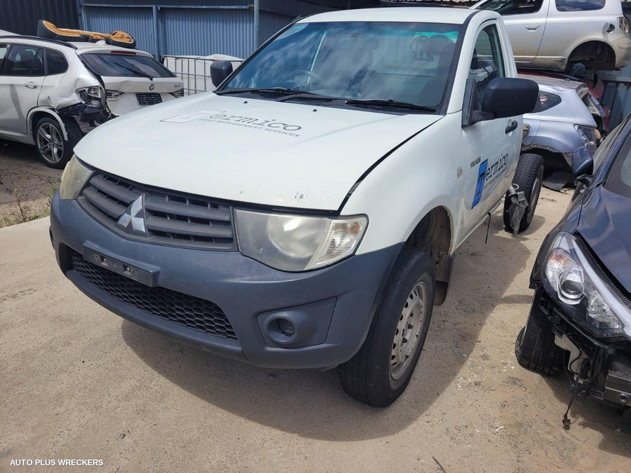 2013 Mitsubishi Triton Right Headlamp