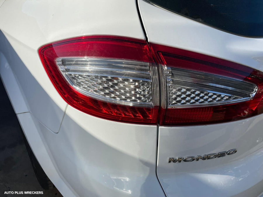 2011 FORD MONDEO RIGHT TAILLIGHT