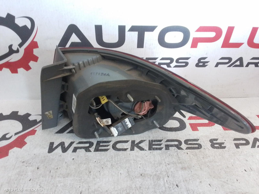 2006 Hyundai Elantra Left Taillight