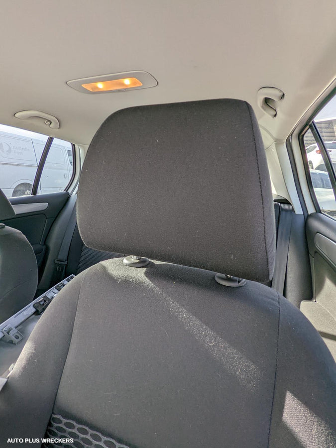 2011 Volkswagen Golf Left Rear Door Window