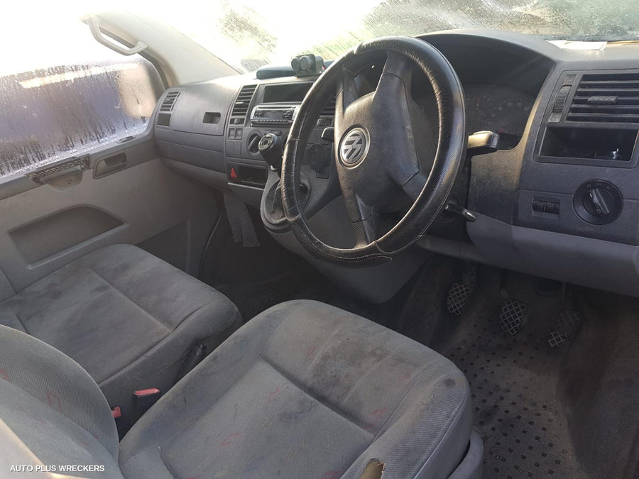 2005 Volkswagen Transporter Left Guard