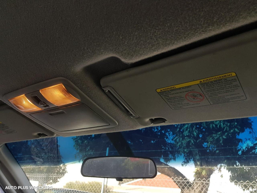 2006 Nissan Navara Console