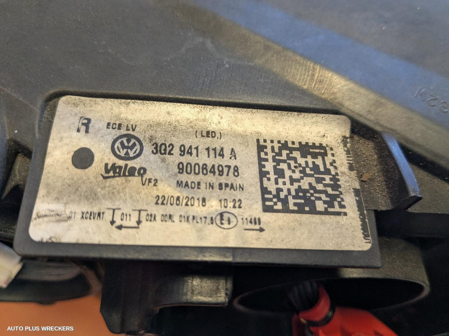 2015-2019 Volkswagen Passat Right Headlamp