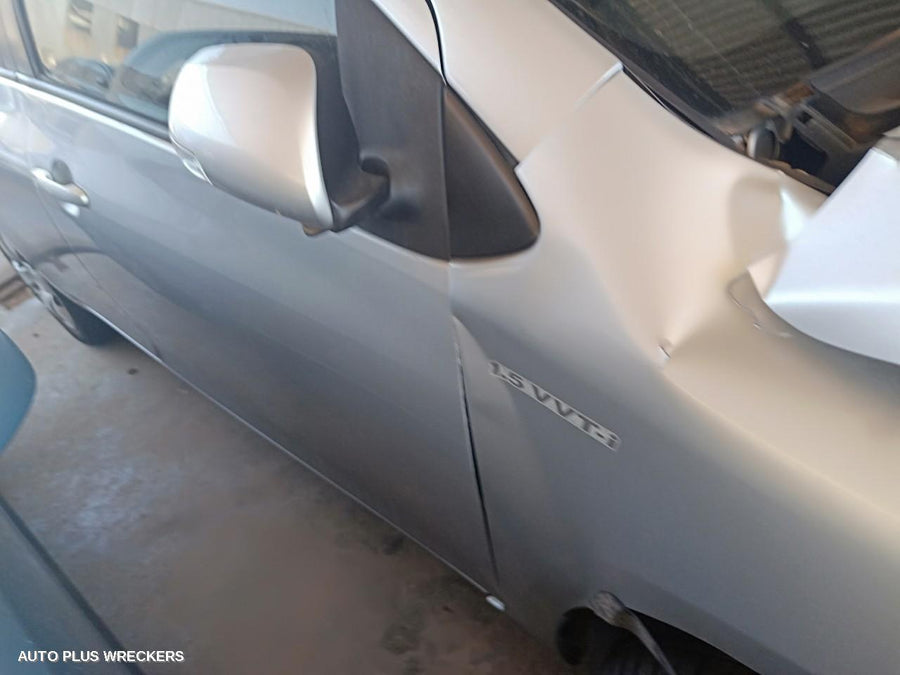 2009 Toyota Yaris Left Rear Door Window