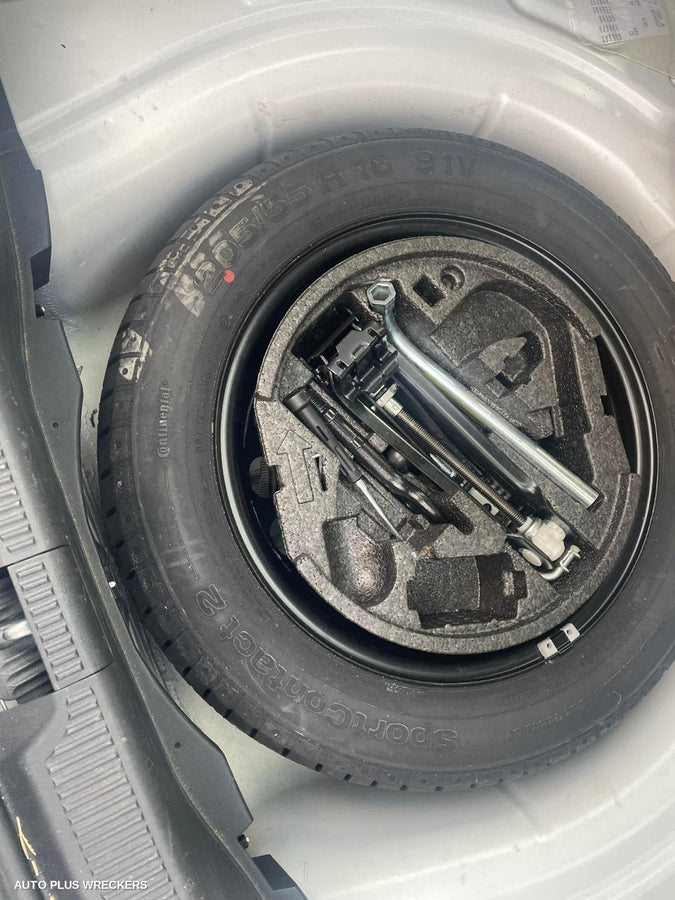 2010 Skoda Octavia Left Front Door