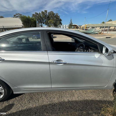 2011 Hyundai I45 Rear Garnish