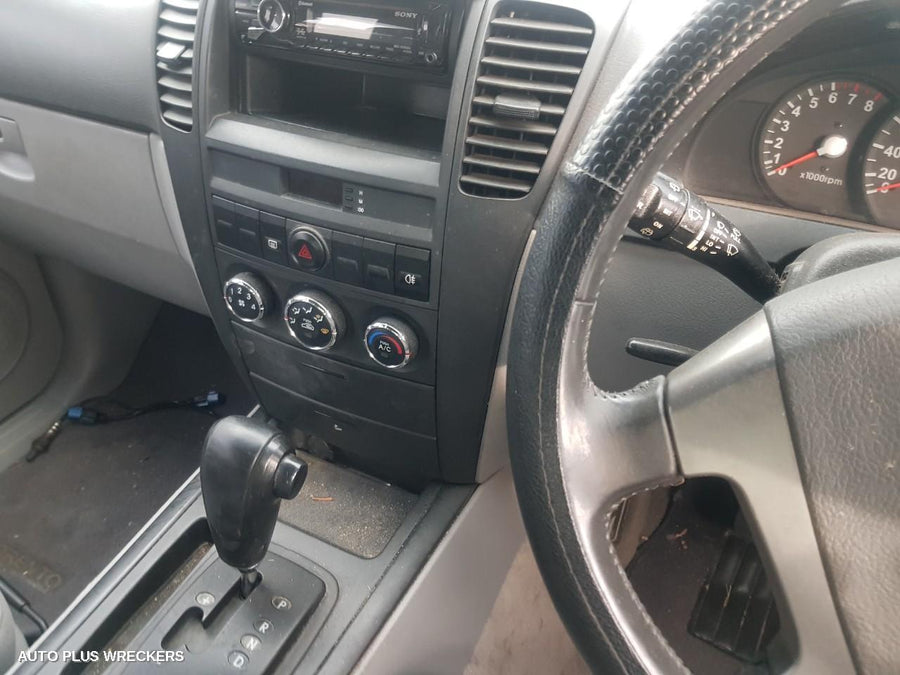 2007 Kia Sorento Left Guard