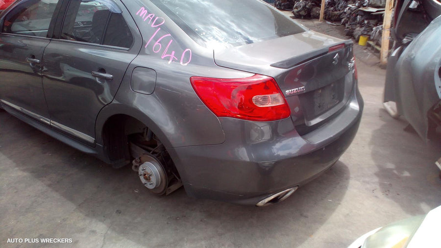 2011 Suzuki Kizashi Left Rear Door Sliding