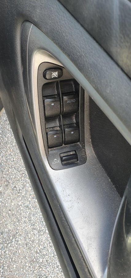 2004 Subaru Outback Right Guard