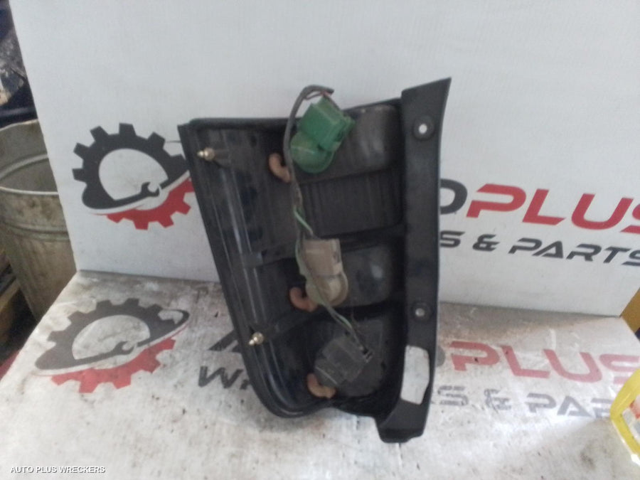 2004 Ford Escape Left Taillight