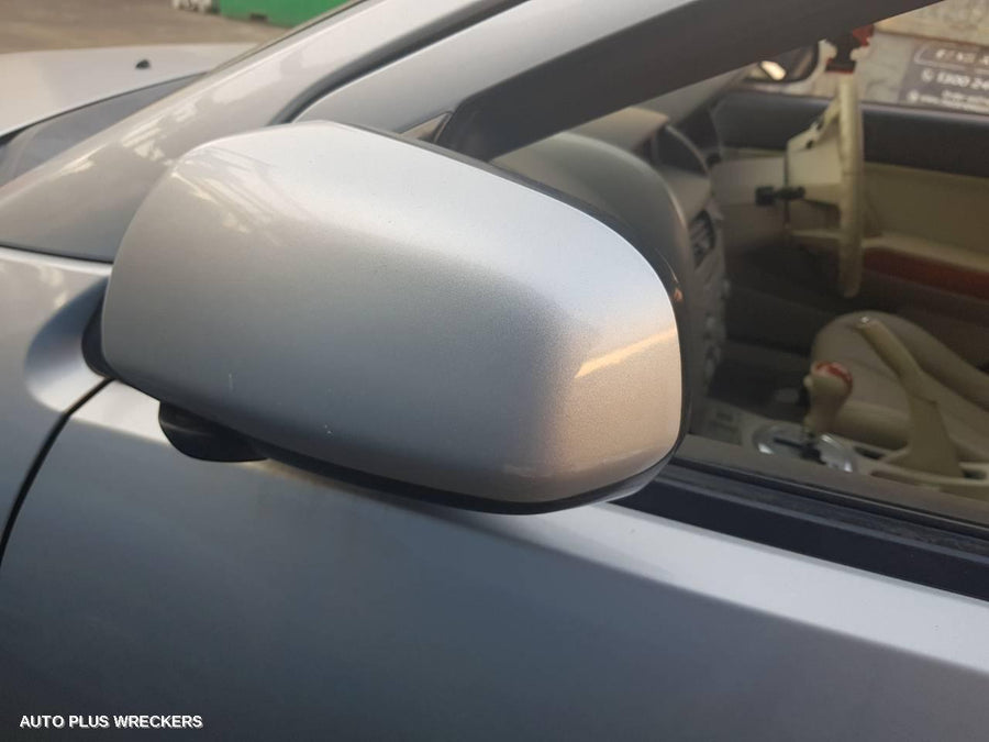 2005 Mitsubishi 380 Left Headlamp