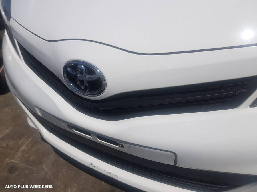 2013 TOYOTA YARIS RIGHT FRONT DOOR WINDOW