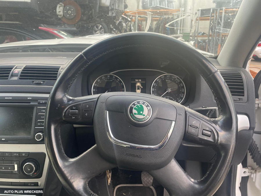 2010 Skoda Octavia Left Front Door