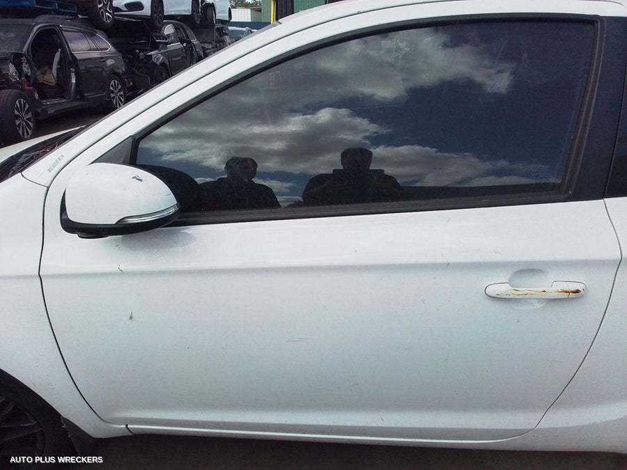 2013 Hyundai I20 Left Front Door