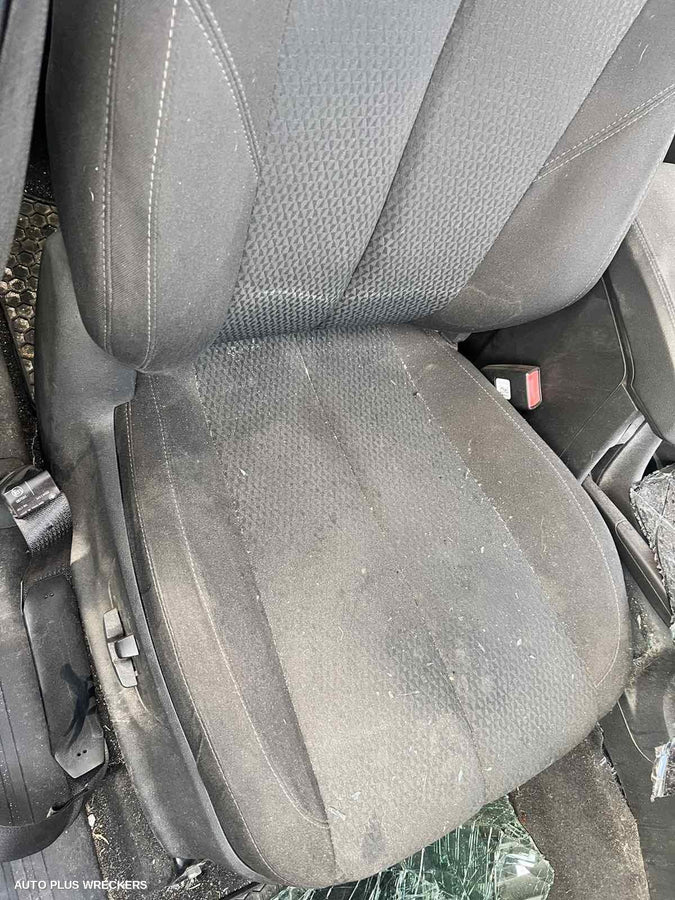 2017 Holden Colorado Headrest