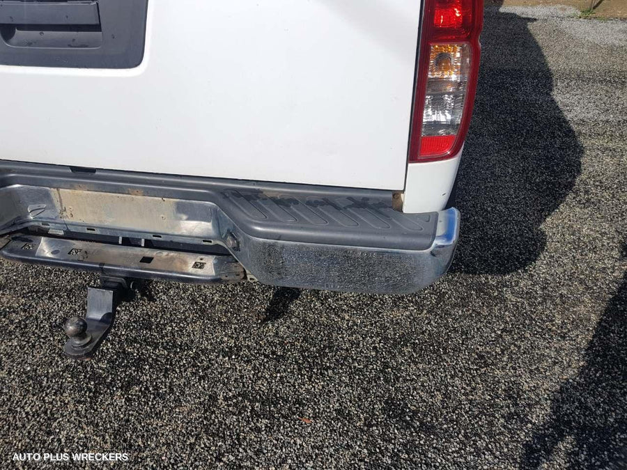 2006 Nissan Navara Right Front Door Window