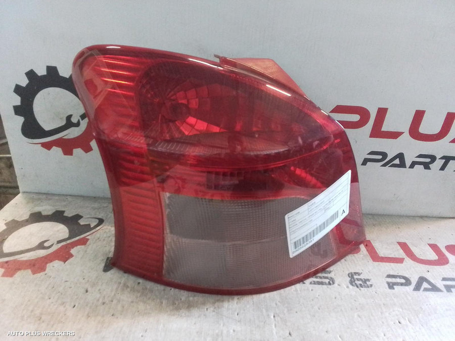 2006 Toyota Yaris Left Taillight