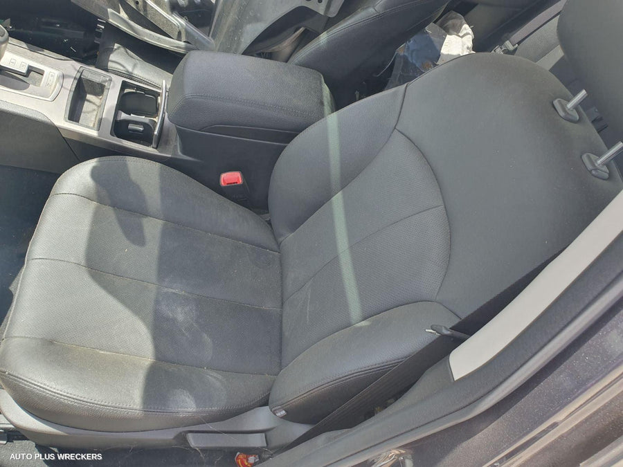 2011 Subaru Liberty Right Rear Door Sliding
