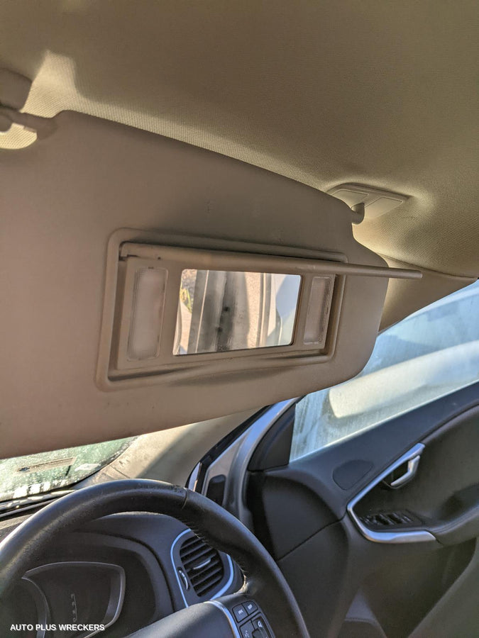 2016 Volvo S40 Left Front Door