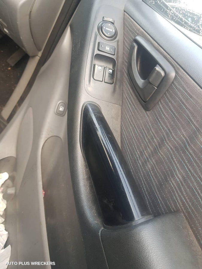 2010 Hyundai Iload/imax Left Guard