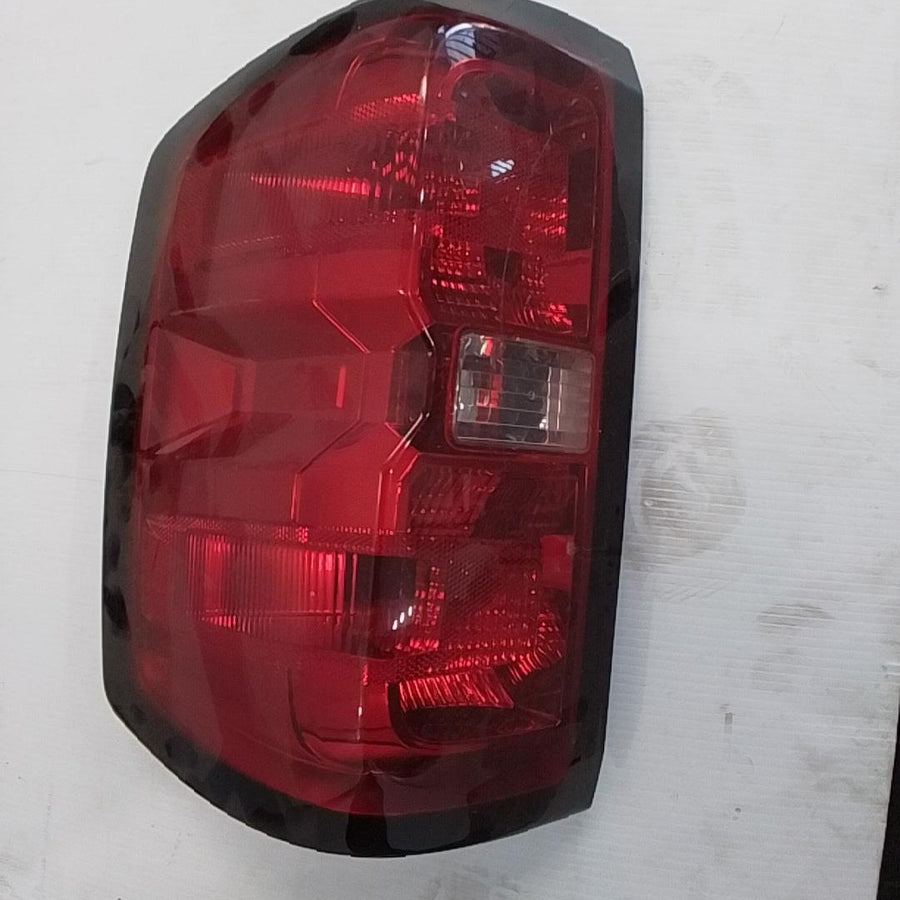 2016-2020 Chevrolet Silverado Left Taillight