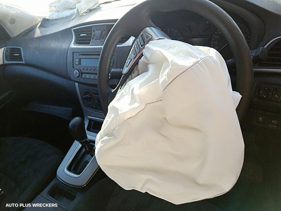 2014 Nissan Pulsar Left Front Door Window