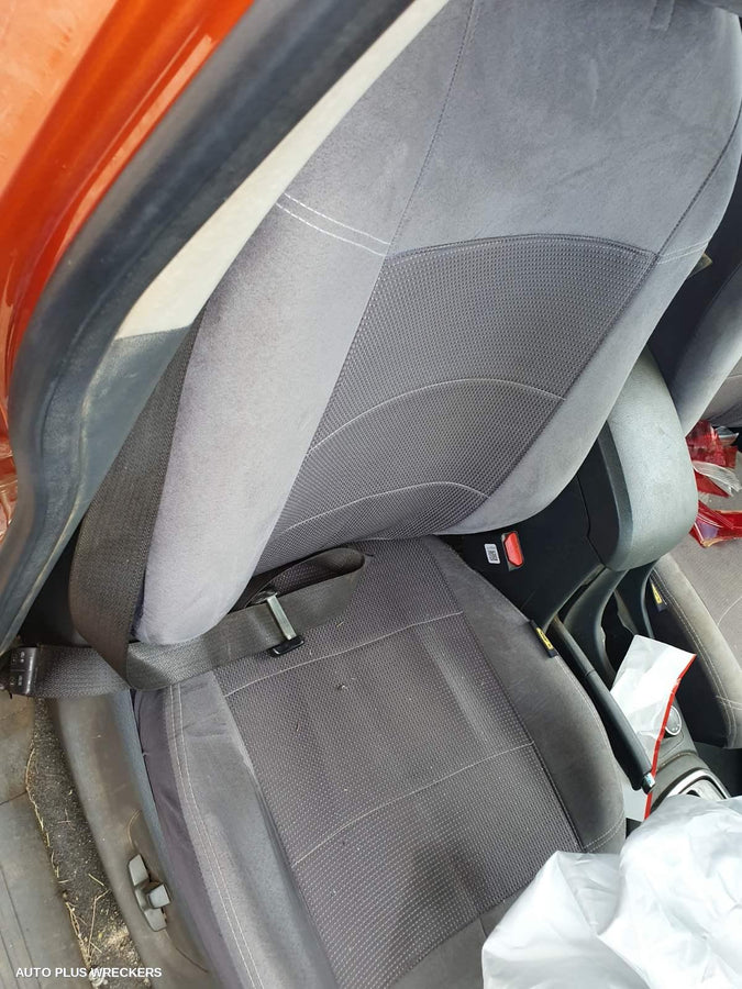 2014 Holden Colorado Right Front Door Window