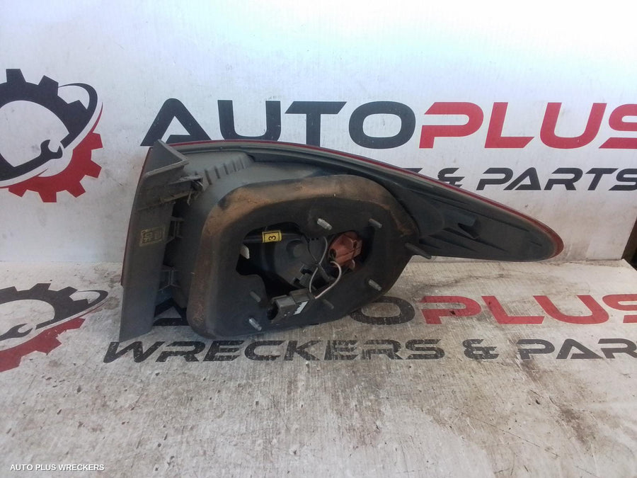 2006 Hyundai Elantra Left Taillight