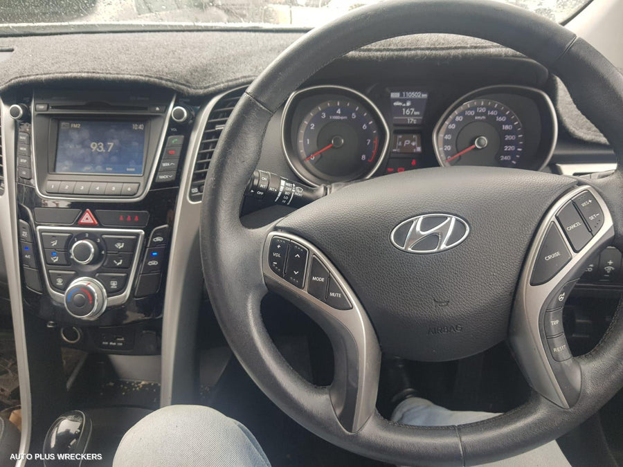 2014 Hyundai I30 Left Front Window Reg Motor