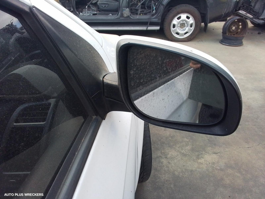 2013 Hyundai I20 Left Front Door