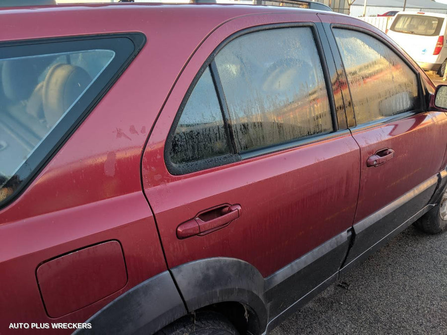 2004 Kia Sorento Left Taillight