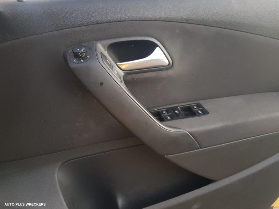 2010 Volkswagen Polo Right Door Mirror