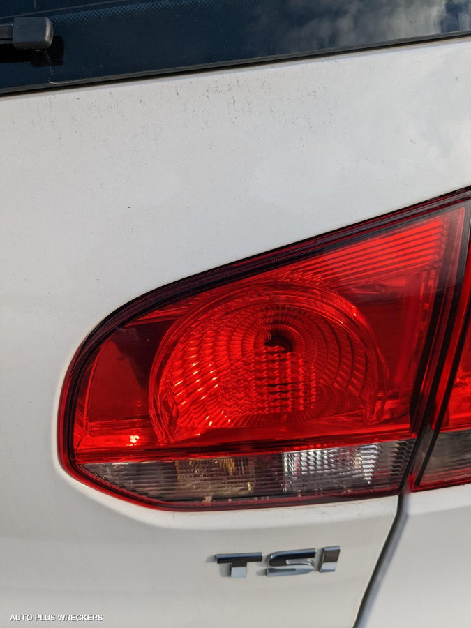 2011 VOLKSWAGEN GOLF LEFT REAR DOOR SLIDING