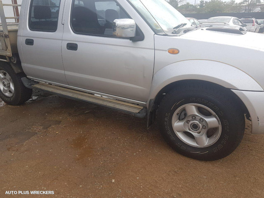 2009 Nissan Navara Left Front Door Window