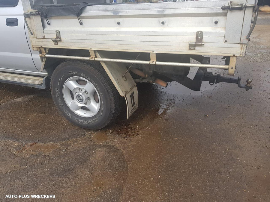 2009 Nissan Navara Bonnet Scoop