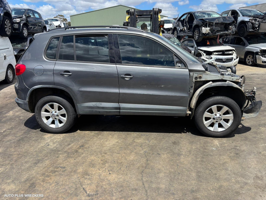 2008-2016 Volkswagen Tiguan Left Front Window Reg Motor