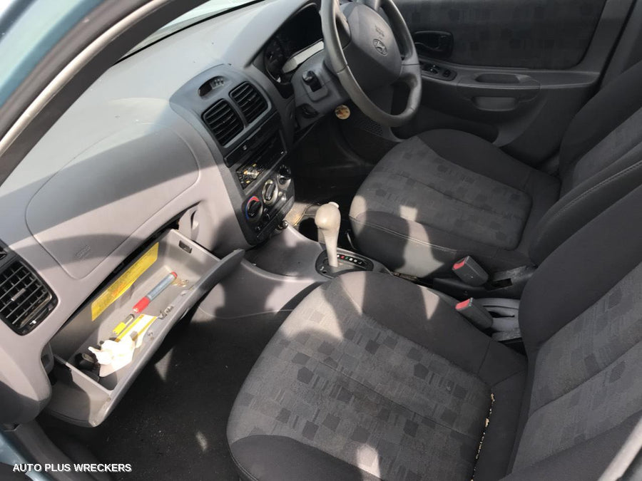 2005 Hyundai Accent Left Taillight