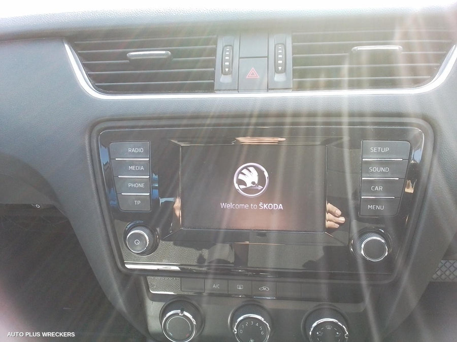 2014 Skoda Octavia Right Front Door Window