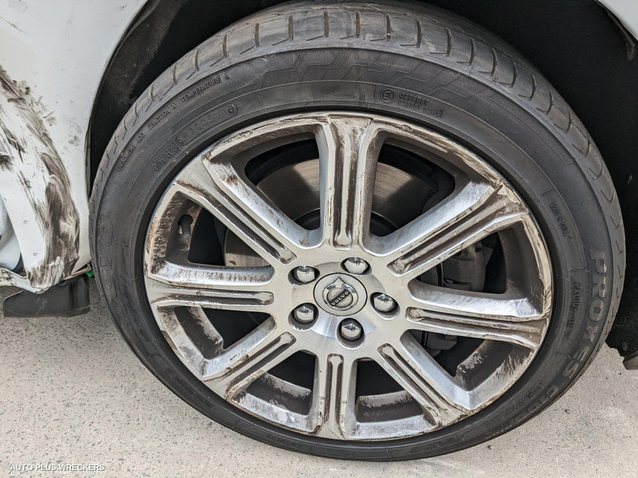 2018 Volvo S40 Left Front Door Window