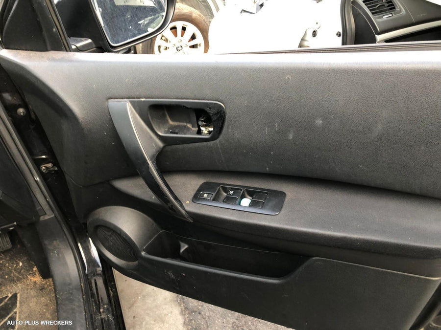 2011 Nissan Dualis Right Front Door Window