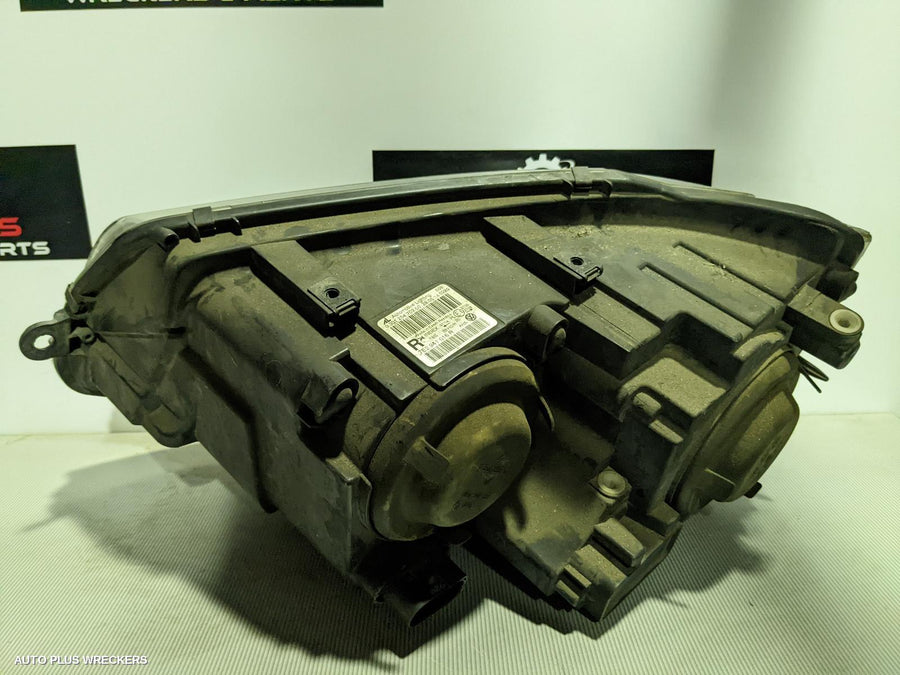 2010 Volkswagen Transporter Right Headlamp