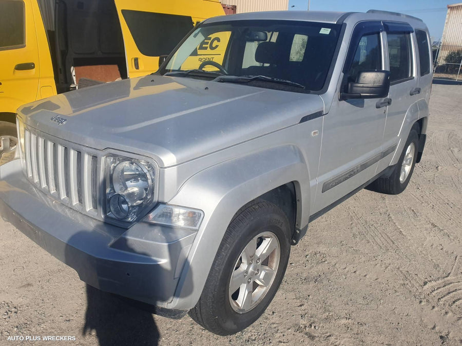 2012 Jeep Cherokee Right Guard