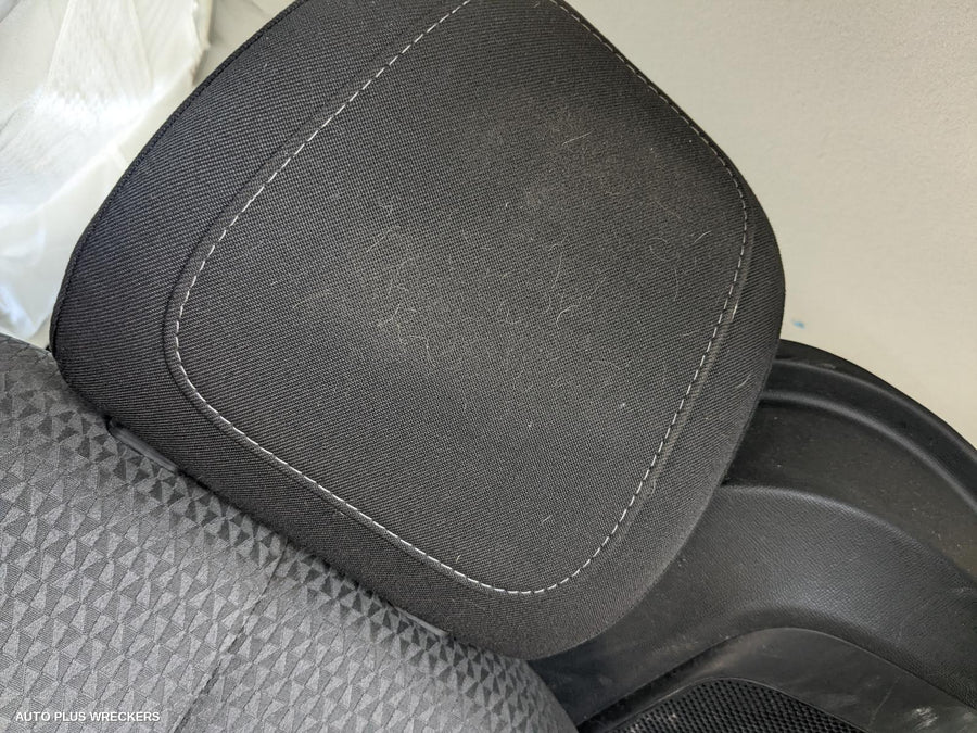 2017 Holden Colorado Headrest