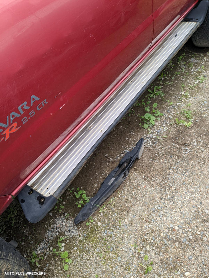 2008 Nissan Navara Left Guard
