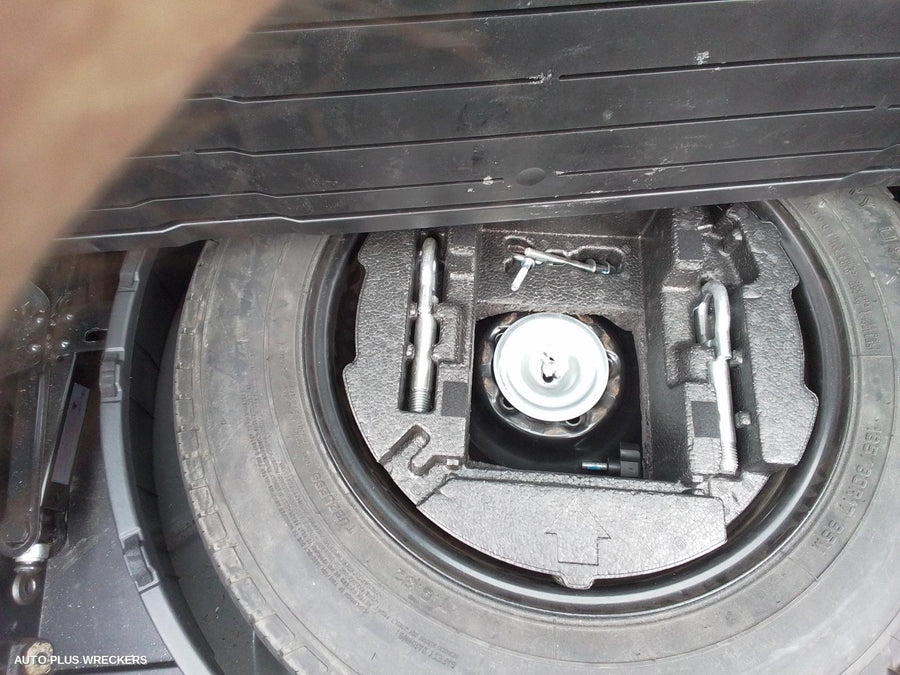 2010 Mazda Cx7 Left Taillight