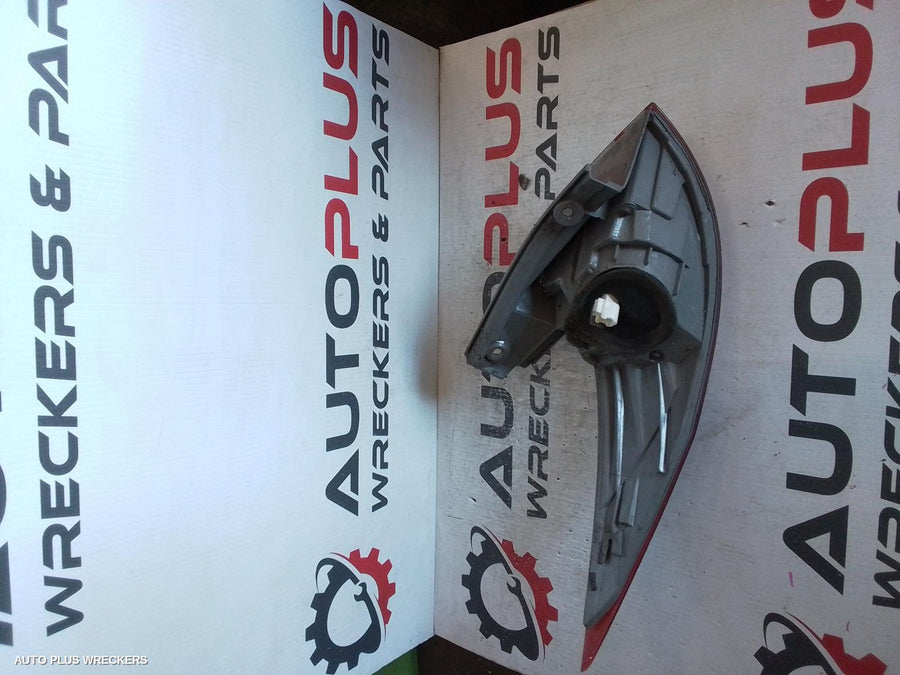 2006-2008 Toyota Tarago Right Taillight