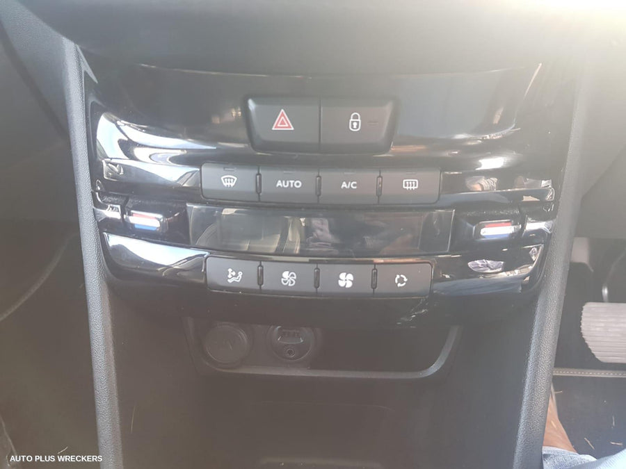 2017 Peugeot 2008 Left Taillight