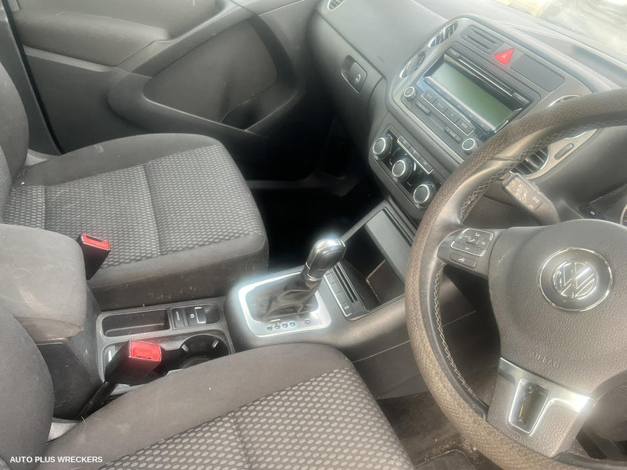 2011 Volkswagen Tiguan Left Door Mirror