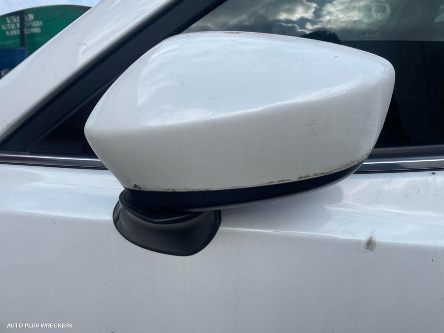 2016 MAZDA 3 DOOR TRIM