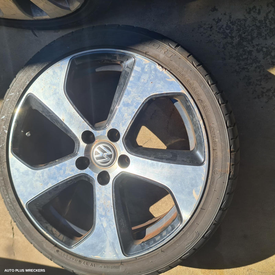 2012-2017 Volkswagen Golf Wheel Mag